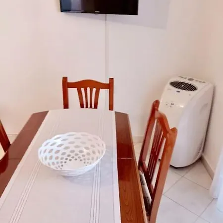 Grazioso Bilocale Con Veranda Tirana